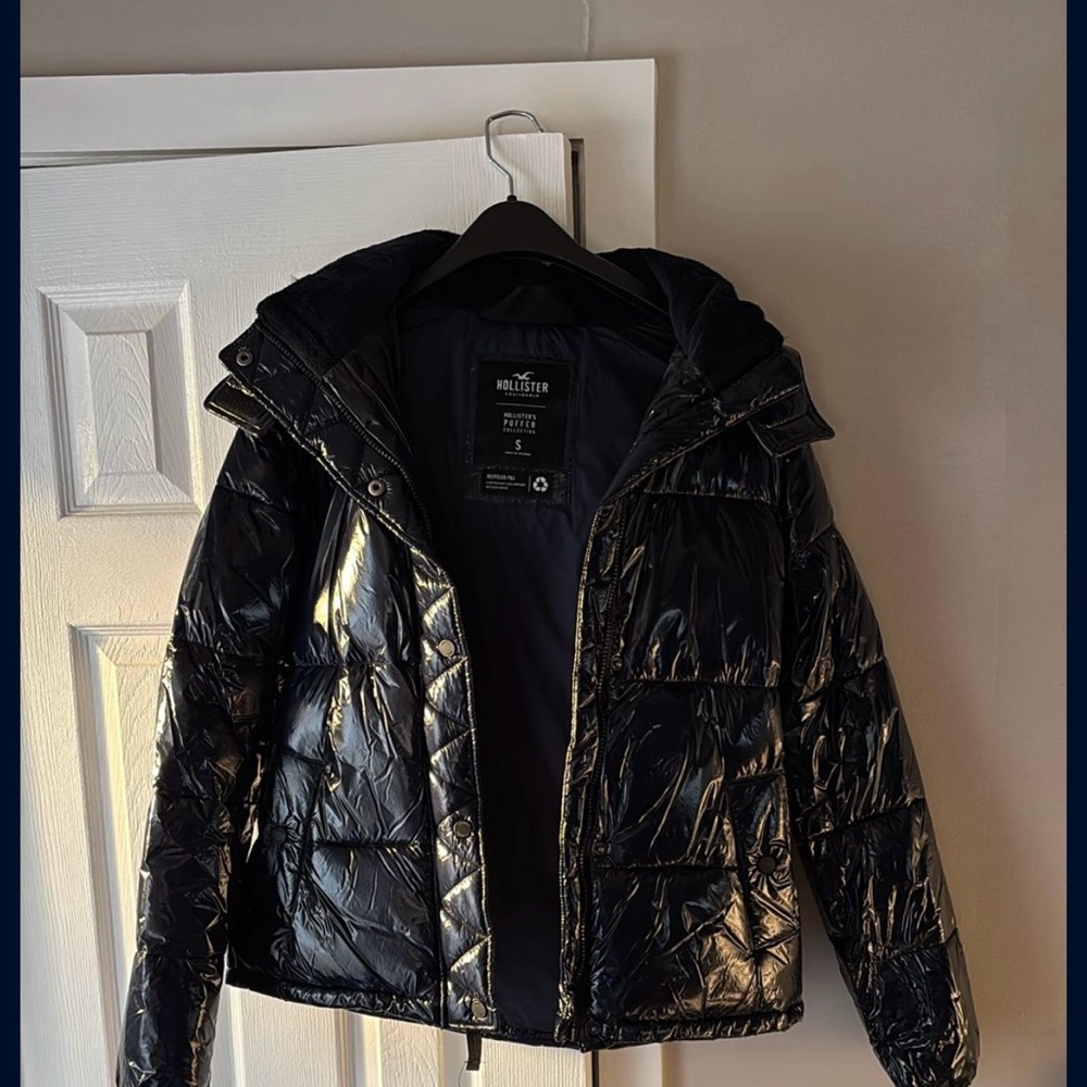 Hollister Women's Shiny Black Puffer Jacket